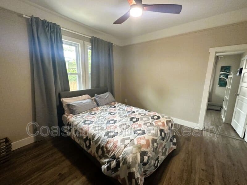 Tampa House: 115 W Plymouth St