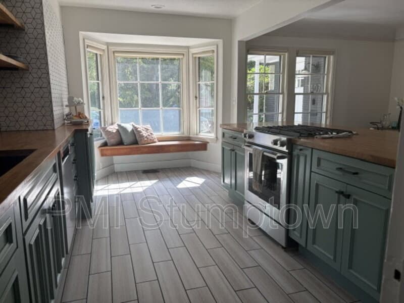 Portland House: 7407 Southeast 30th Avenue