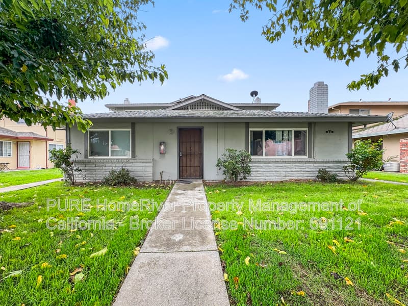 Sacramento Townhome: 34 Nedra Ct