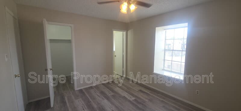 Benbrook Condo: 237 Vista Way