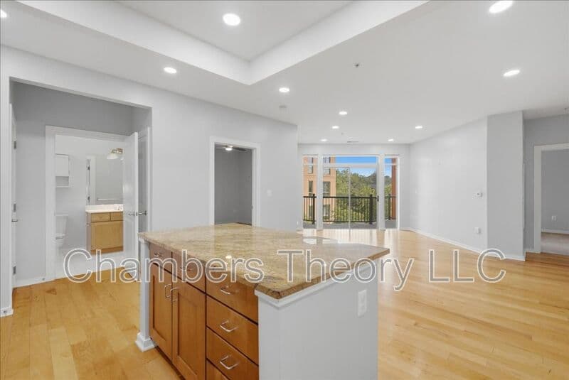 Arlington Condo: 2200 N Westmoreland St