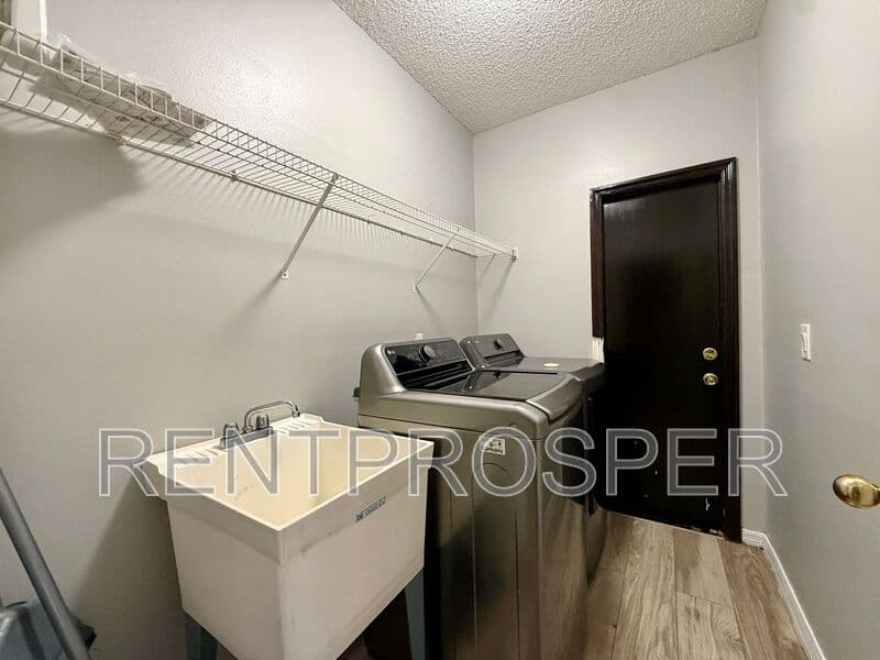 Kissimmee House: 677 Elbridge Dr
