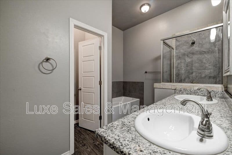 Yukon House: 7804 Meadow Lake Dr