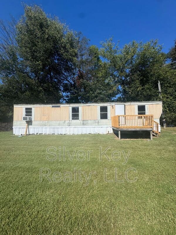 Sweetwater House: 535 Old Mine Road
