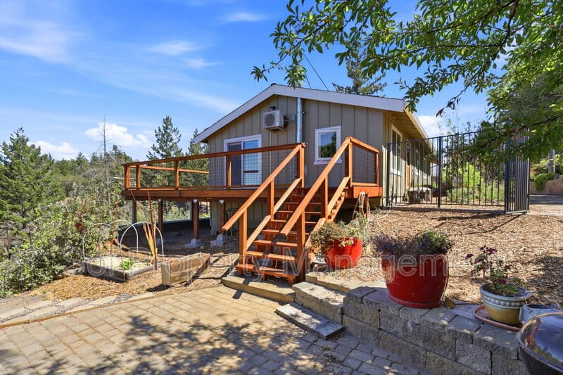 Santa Cruz House: 140 Spaten Way