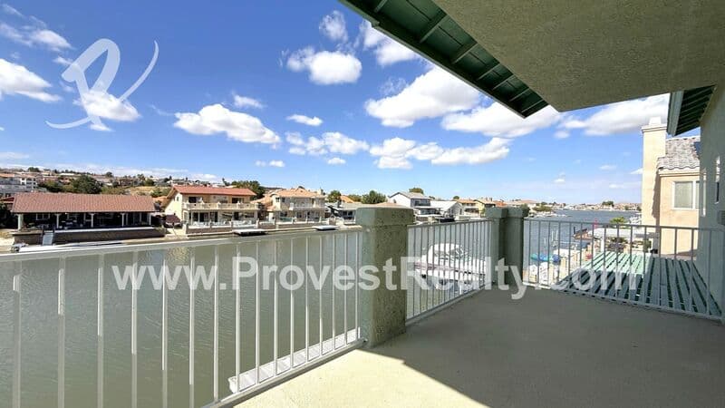Victorville House: 18064 Mariner Dr