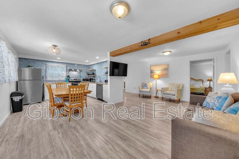 Panama City Beach House: 217 Laureno Pl