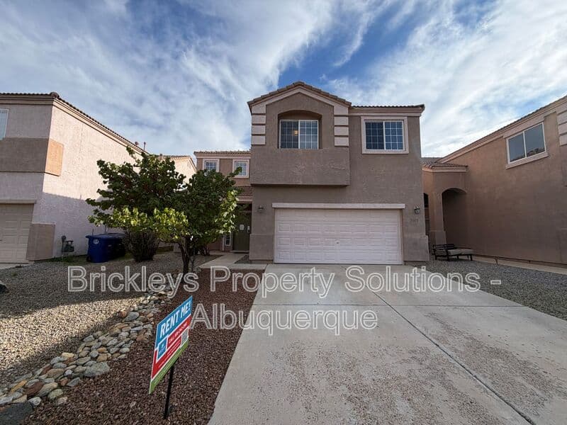 Albuquerque House: 7008 Tree Line Ave NW