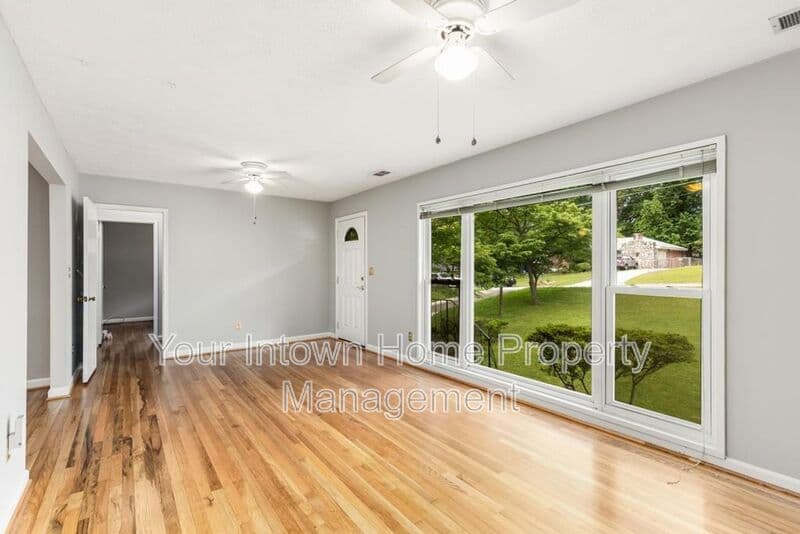 Decatur House: 2959 Westbury Dr.