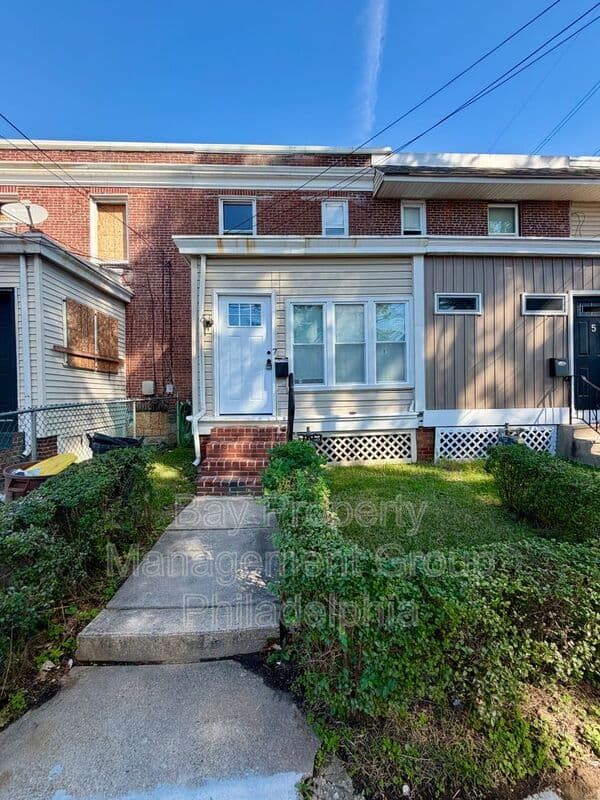 Collingdale House: 7 Rhodes Ave