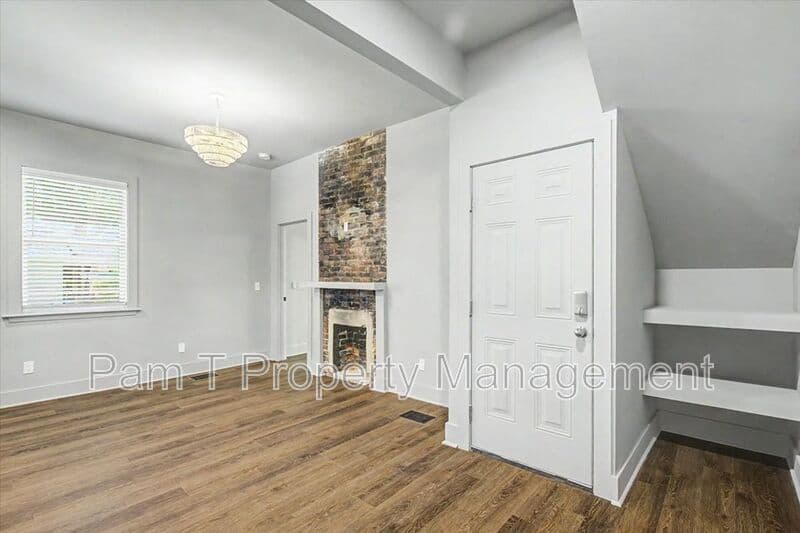 Savannah Condo: 638 E 37th St