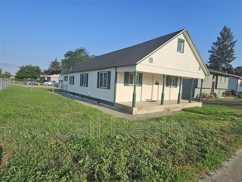 Spokane House: 2903 N Smith