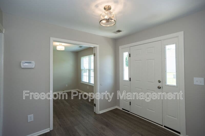 Manassas House: 10116 Wimbledon Ct