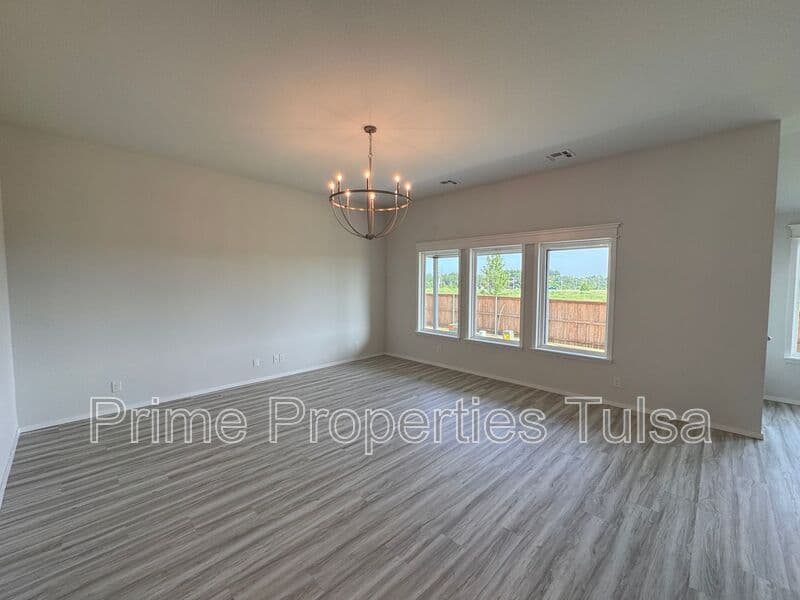 Bixby House: 3401 E. 153rd St. S.