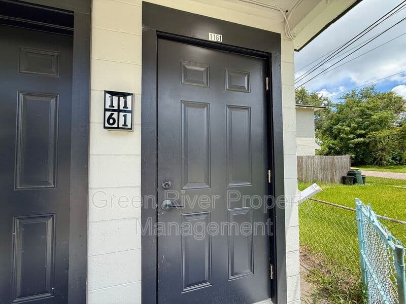 Jacksonville House: 1161 W 5th Street