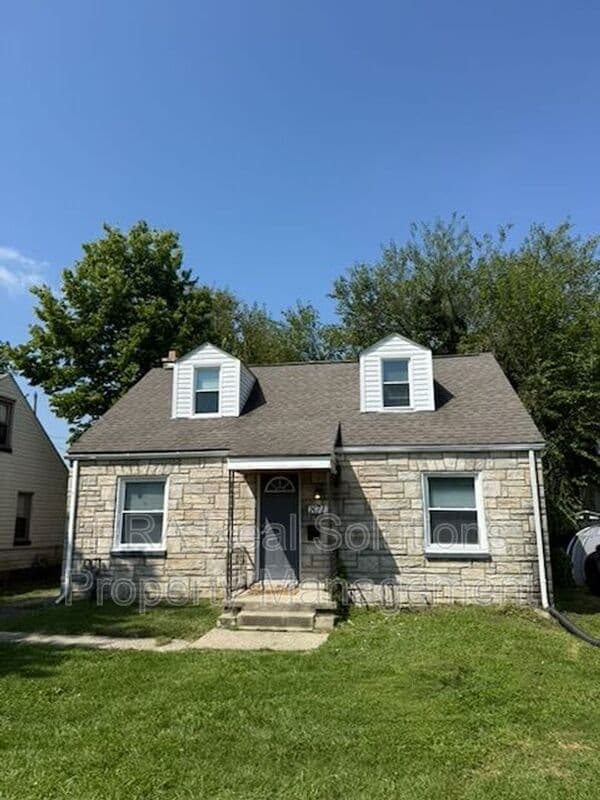 Columbus House: 871 Ruby Ave