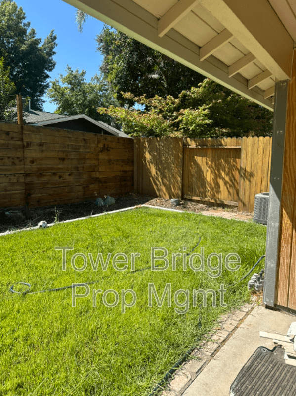 Elk Grove House: 7016 Plume Way