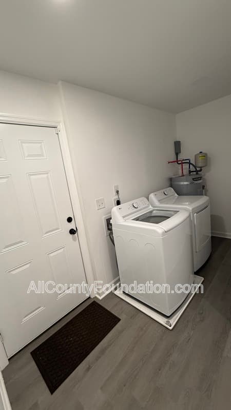 Goose Creek House: 212 Ellen Street