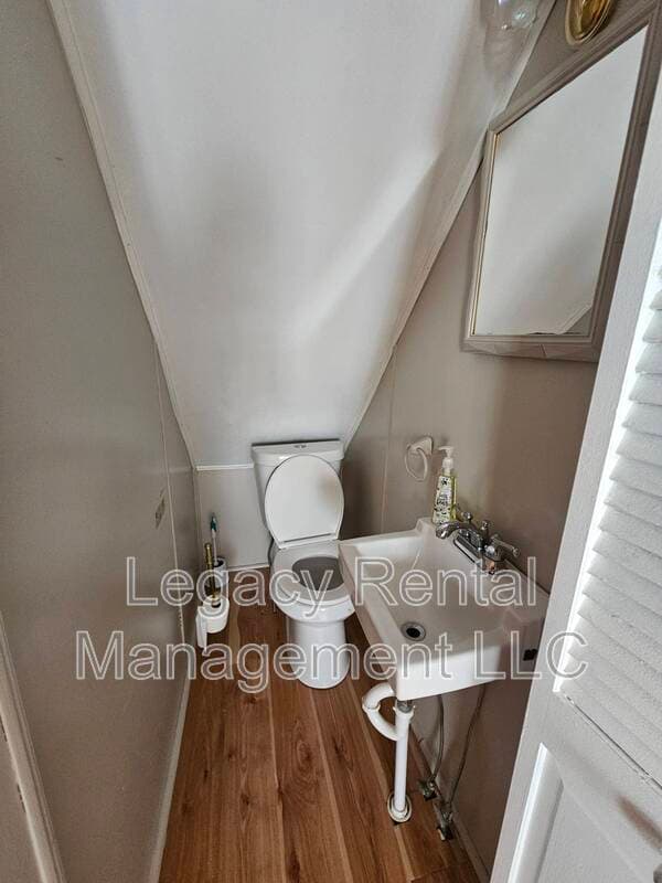 Shenandoah House: 899 West Coal Street