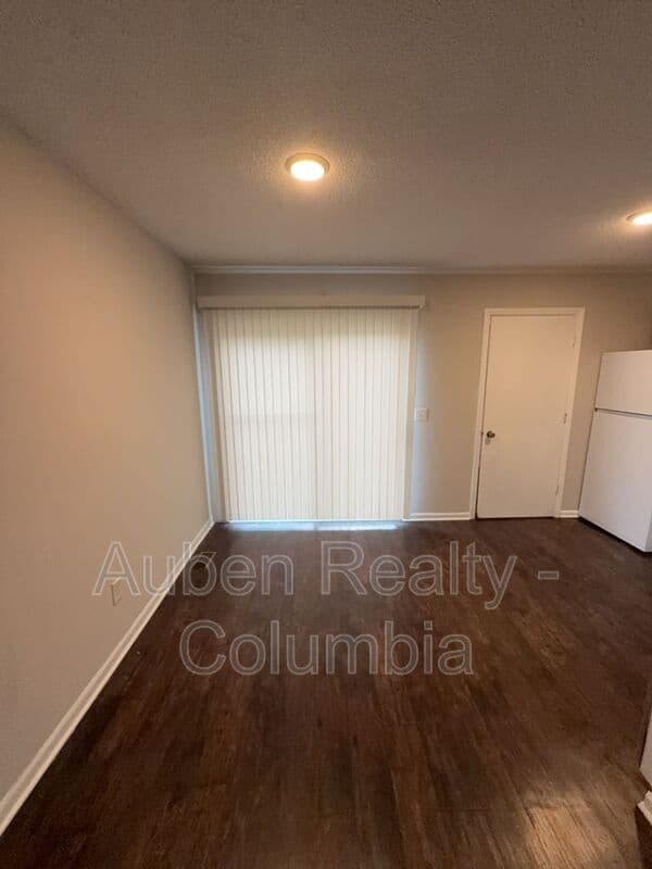 Cayce House: 16 Londonderry Sq