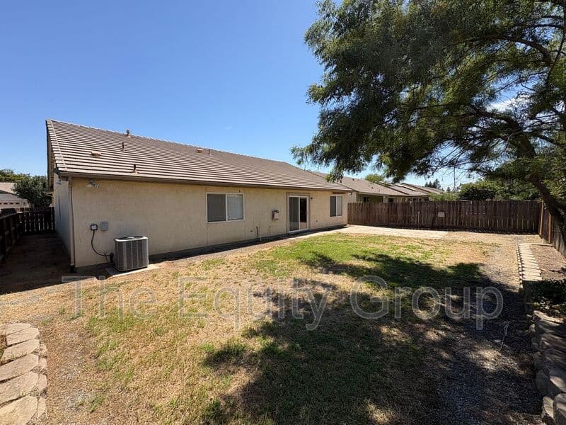 Visalia House: 429 N Amador Street