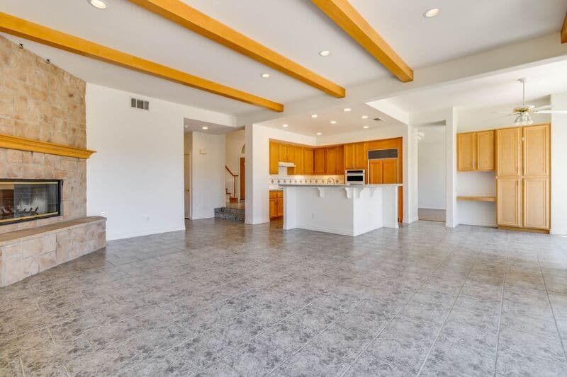 Temecula House: 32579 Valentino Way