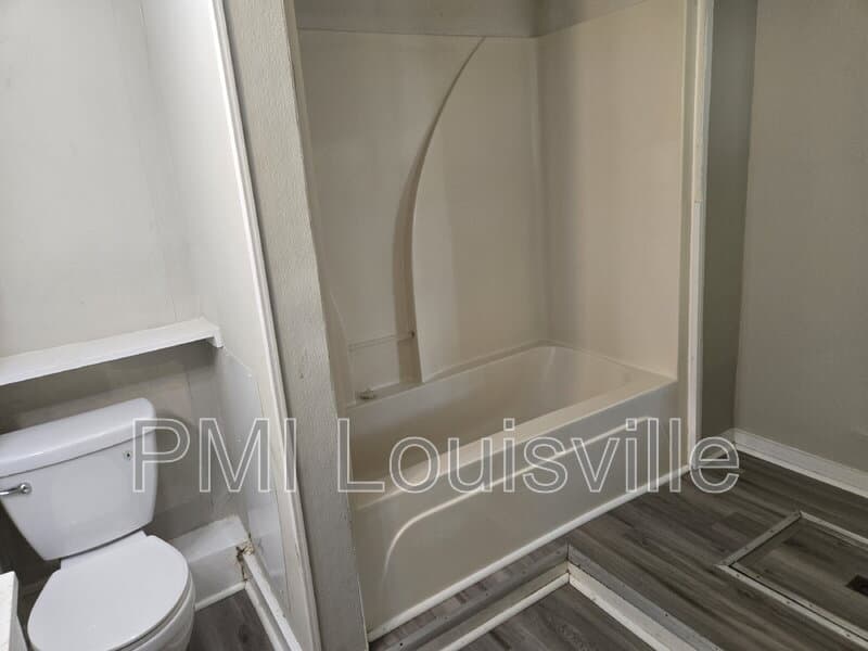 Louisville House: 451 N 25th St MK