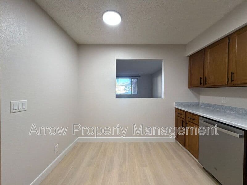 Lincoln Condo: 515 West Saunders Avenue