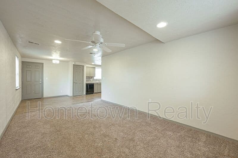 Del City House: 2124 S Sunnylane Road