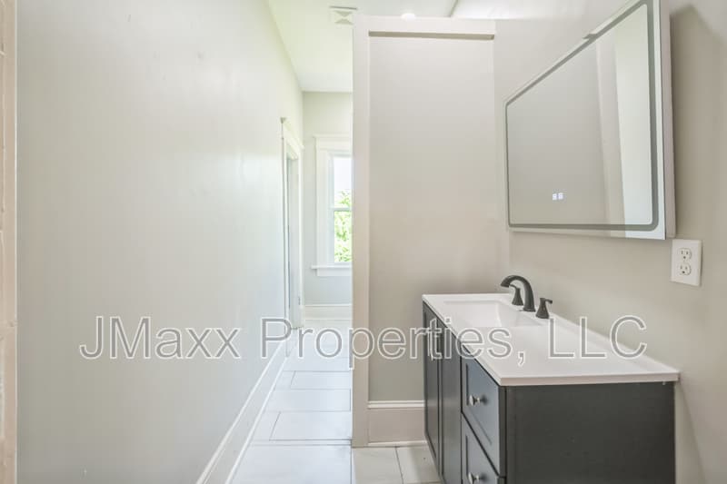 Atlanta House: 1838 Moore St NW