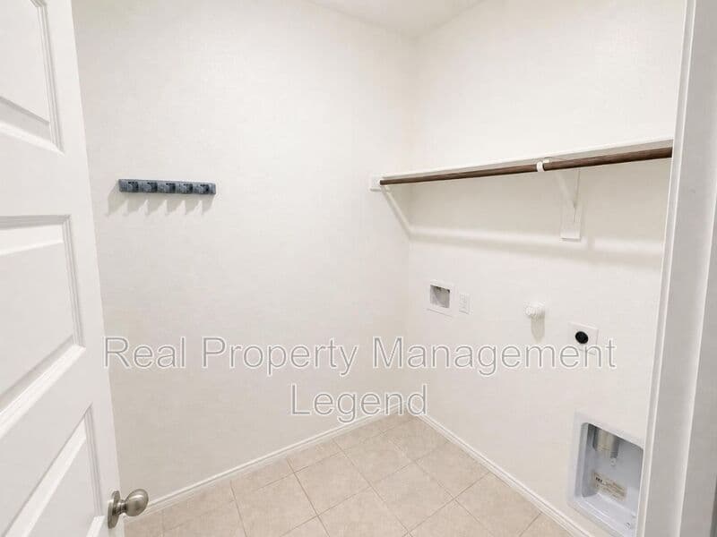 Denton House: 5601 Portola Ln