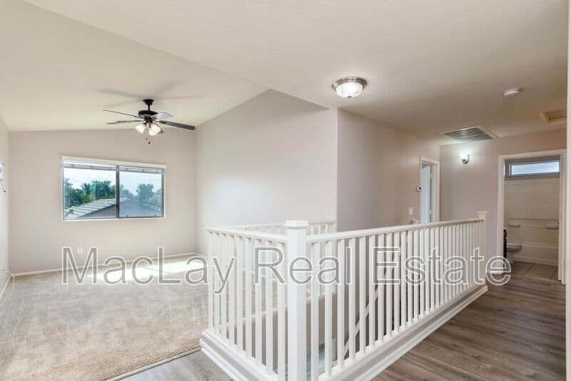 Glendale House: 7265 W Glenn Dr
