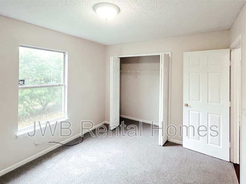 Orange Park House: 383 Turtle Dove Dr