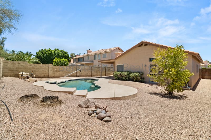 Phoenix House: 1318 E Saint John Rd