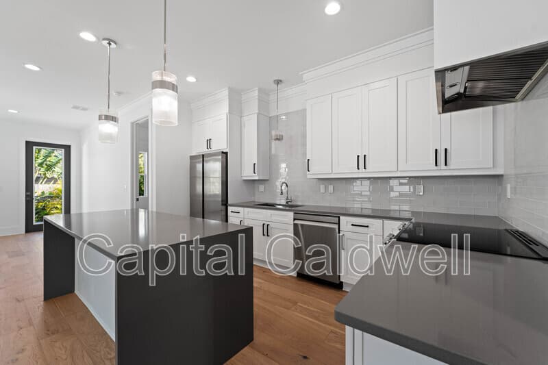 Sarasota House: 2345 Bahia Vista St