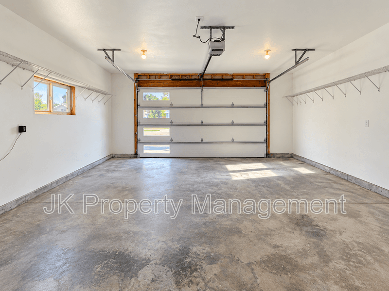 Great Falls House: 328 35th Ave NE