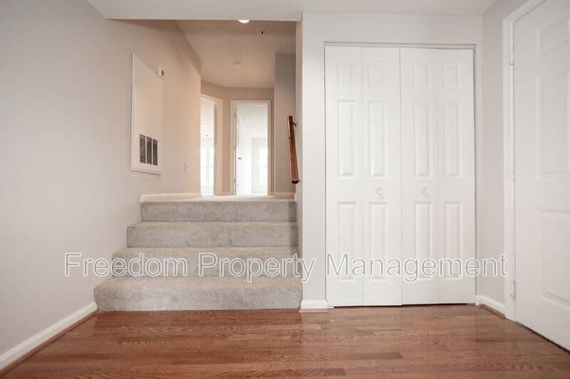 Alexandria Condo: 279 S Pickett St.