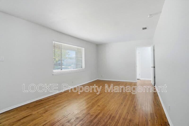 Benbrook House: 1004 Usher St