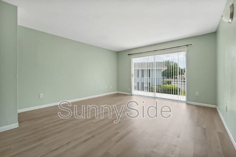 Orlando Condo: 915 W. Oak Ridge Road