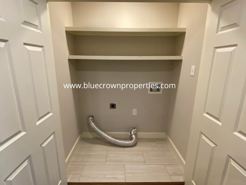 Carrollton House: 2032 Kings Road