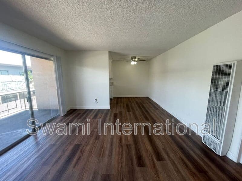 Inglewood Condo: 947 Myrtle Avenue