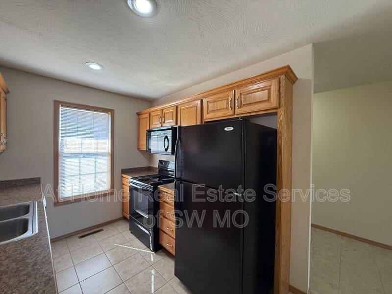 Ozark Condo: 2303 W Parkview