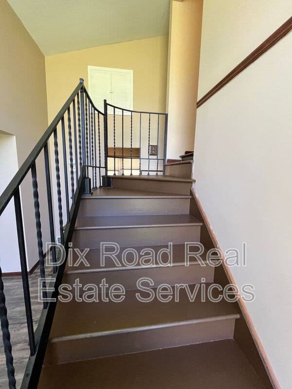 Hamilton House: 39 Bluegrass Court