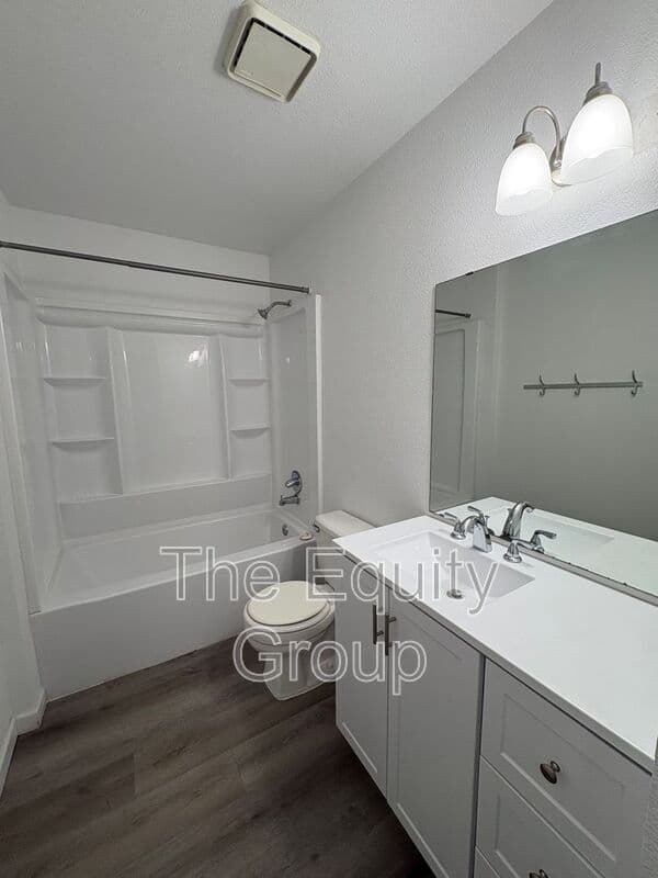 Visalia House: 1826 E Vassar Ave