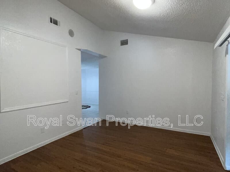 Auburndale House: 222 Lakeview Drive
