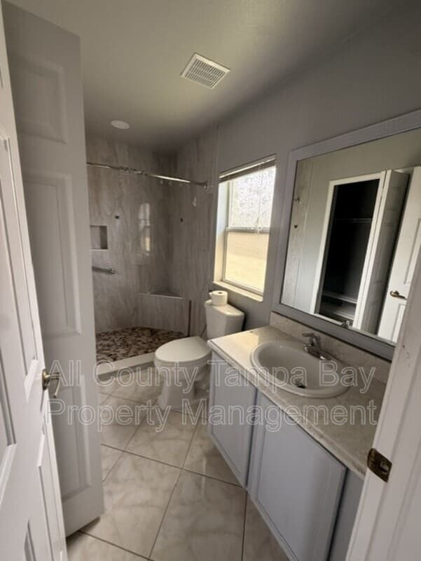 Riverview House: 11747 Lynmoor Dr