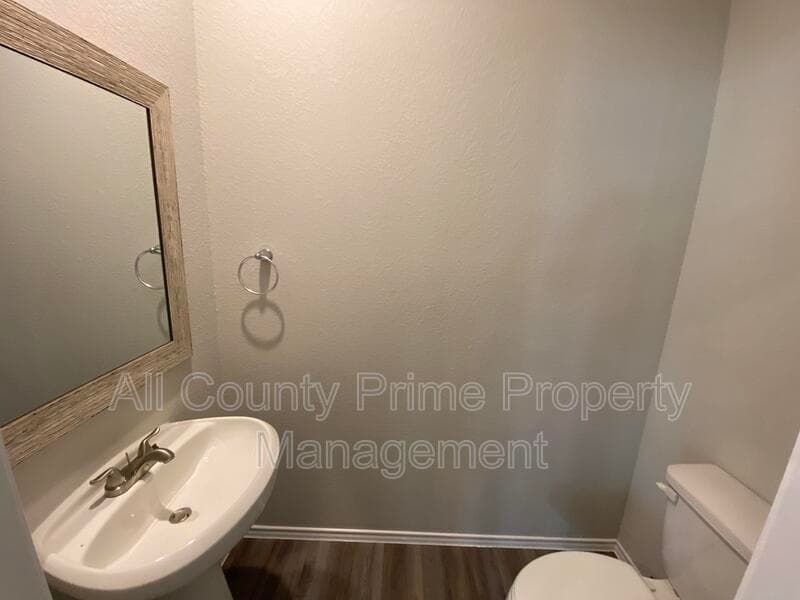 Montgomery House: 15860 Pecan Drive