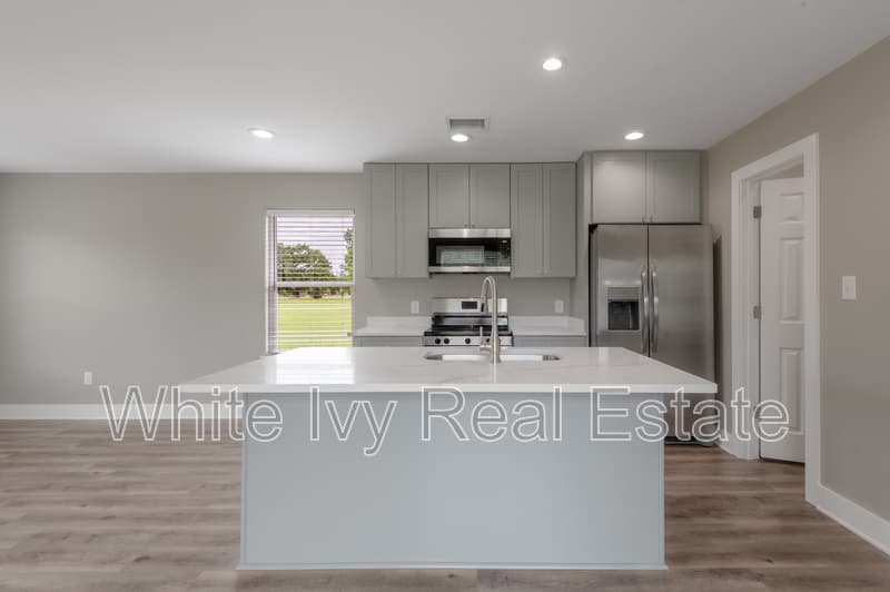 Point Blank House: 250 N Shady Oaks