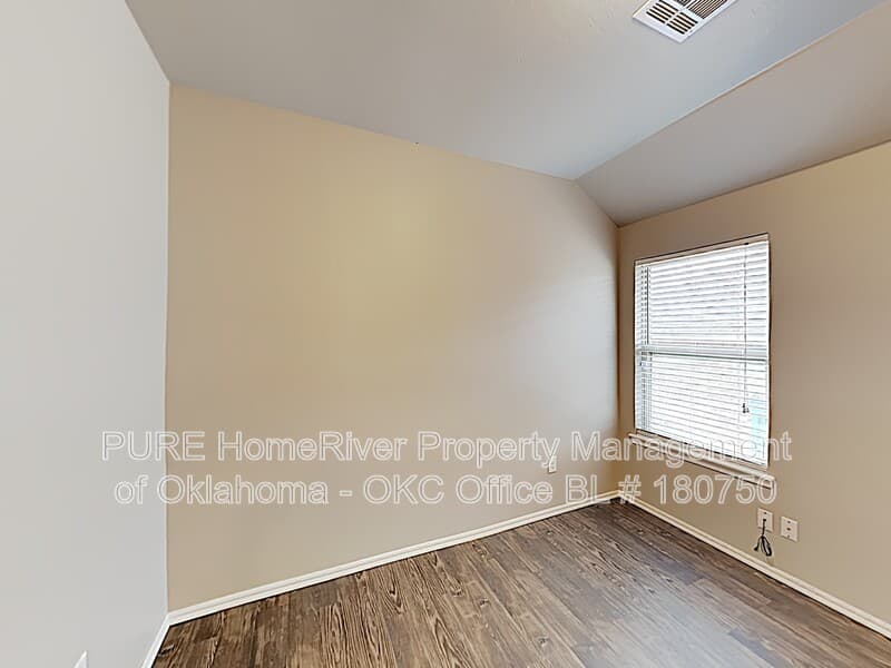 Yukon Condo: 11210 Coachmans Rd