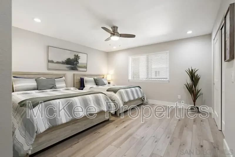 Coronado Condo: 516 E Avenue